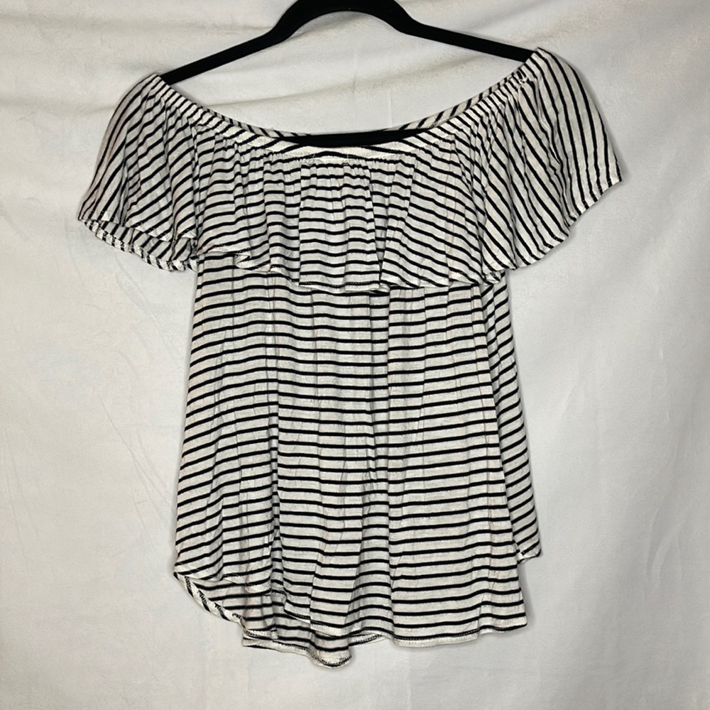 FACE KISSES STRIPE OFF THE SHOULDER RUFFLE TOP (L)